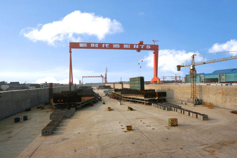 3、江蘇新時(shí)代三十萬噸級(jí)船塢（588m×106m）.jpg